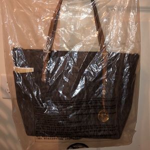 Michael Kors Jet Set Medium Pocketed Top Zip